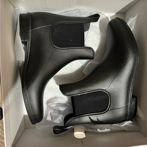 Sam Edelman Matte Chelsea Rain Booties - Picture 9 of 10